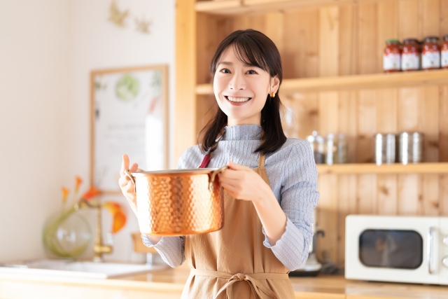 家事する女性